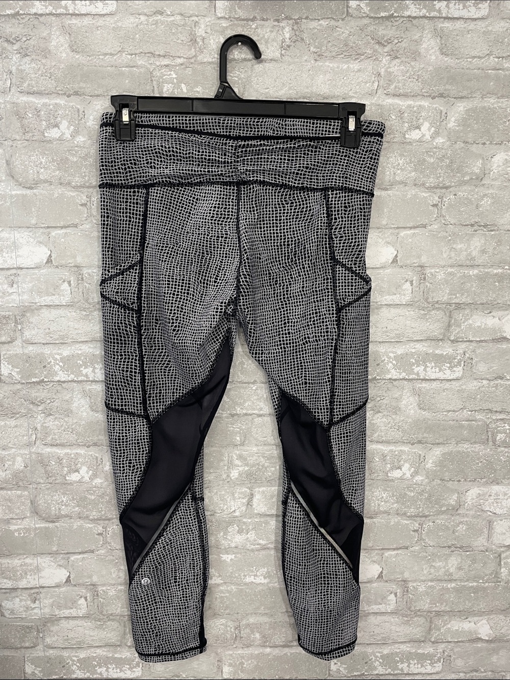 Lululemon Outrun Tight
Fall Net White Black / Black - Picture 4 of 12